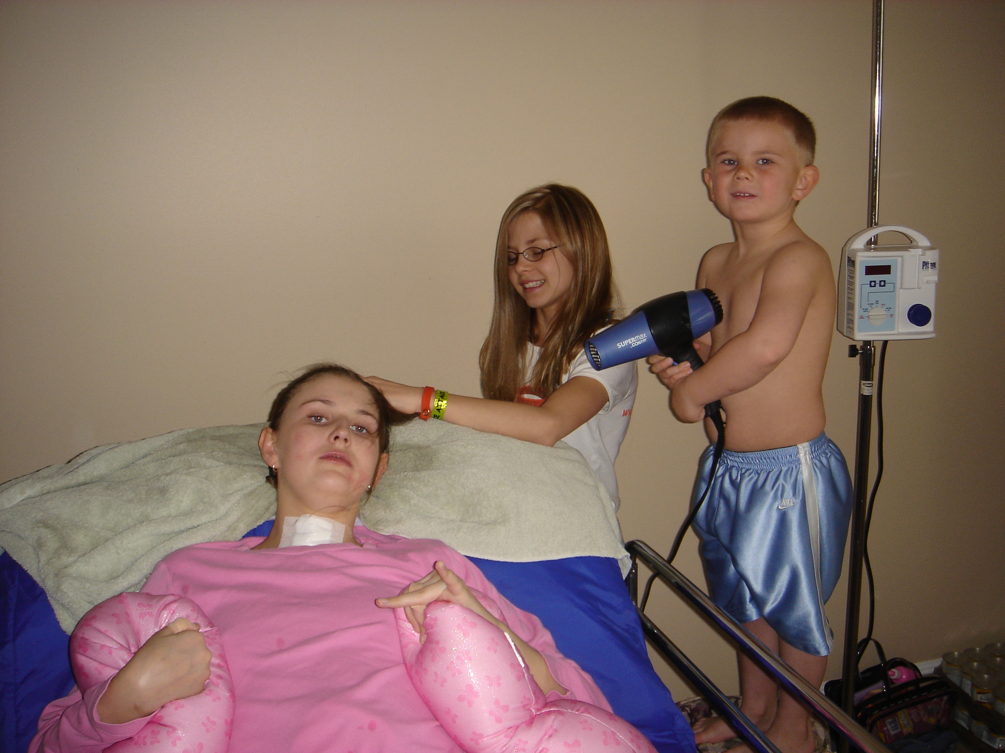 Tori getting her hair done by Whitney and Brendan