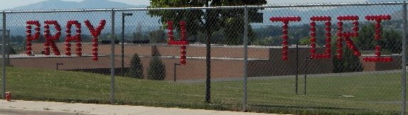 Oak Canyon chickenwire fence sign Oak Canyon chickenwire fence sign