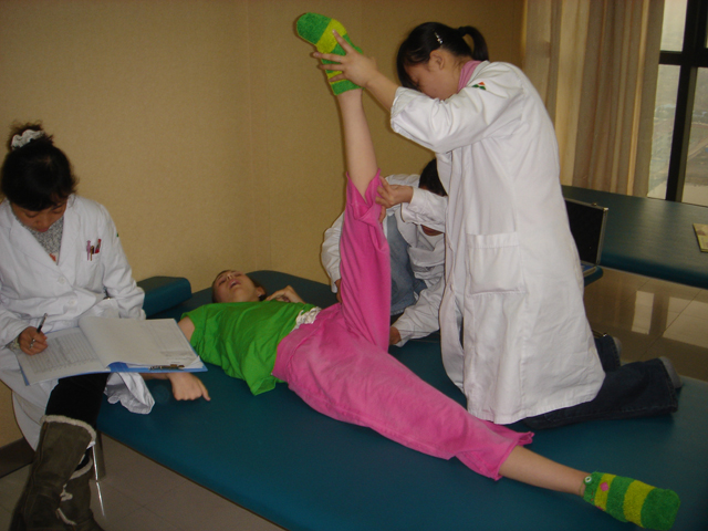 Tori is introduced to the rehabilitation team Tori is introduced to the rehabilitation team